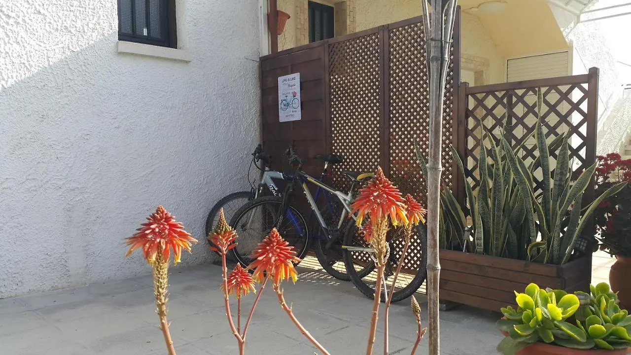 Near The Beach Aparment With Garden Perivolia Cyprus
