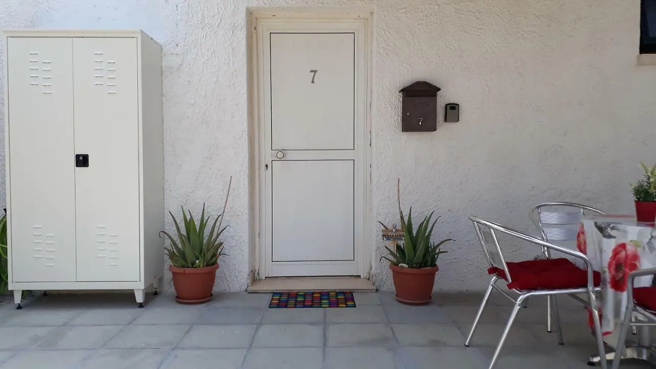 Near The Beach Aparment With Garden Perivolia 0*,