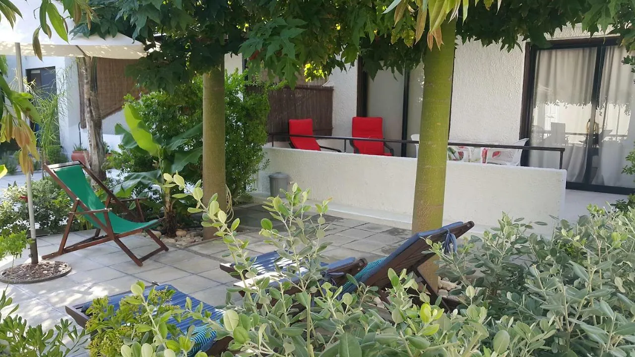 Near The Beach Aparment With Garden Perivolia Cyprus